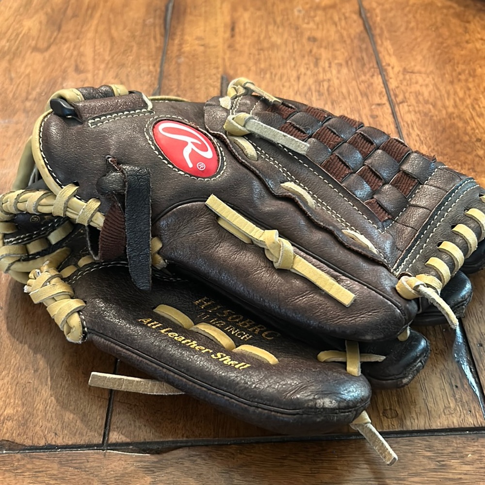 Rawlings highlight series boys baseball glove 11.5 inch. All leather shell.